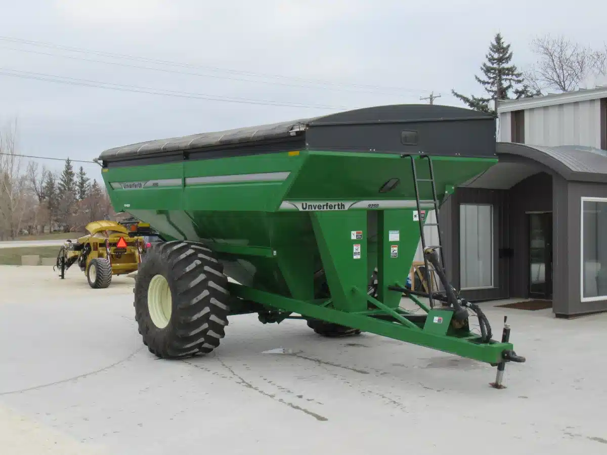 Used 2008 Unverferth 9250 Grain Cart - 17 Inch Corner Auger Grain Cart