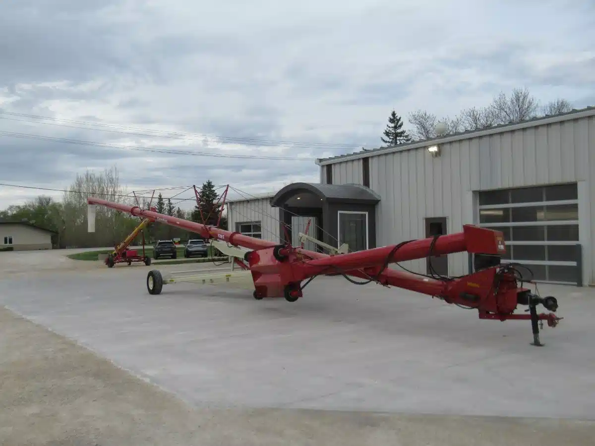 Photo de la Galerie 1 pour 2015 Farm King Y1385 TMMR Vis à grain