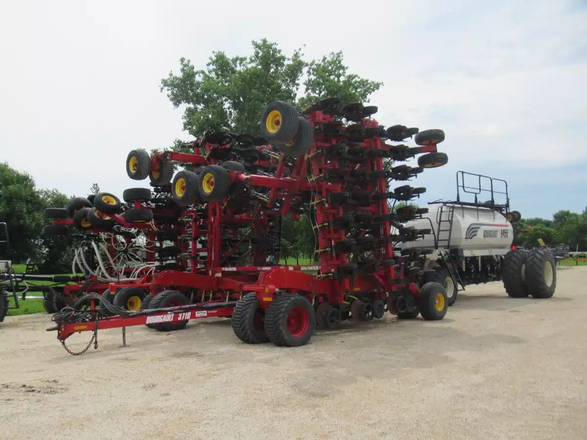 Gallery image 1 for 2014 Bourgault 3710 60 ft Disc Drill / 2016 6450 Air Cart Drill