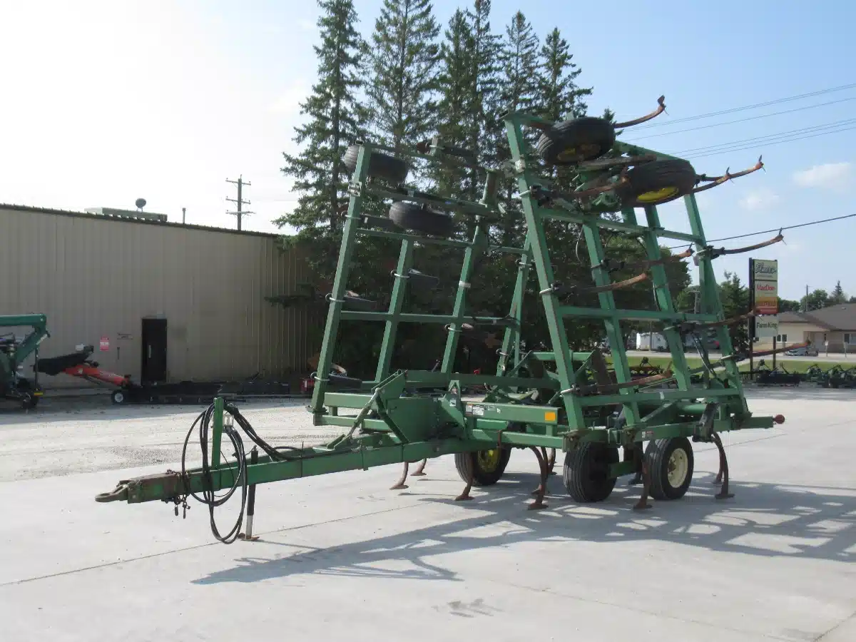 Gallery image 2 for 1998 John Deere 680 33 Ft Chisel Plow