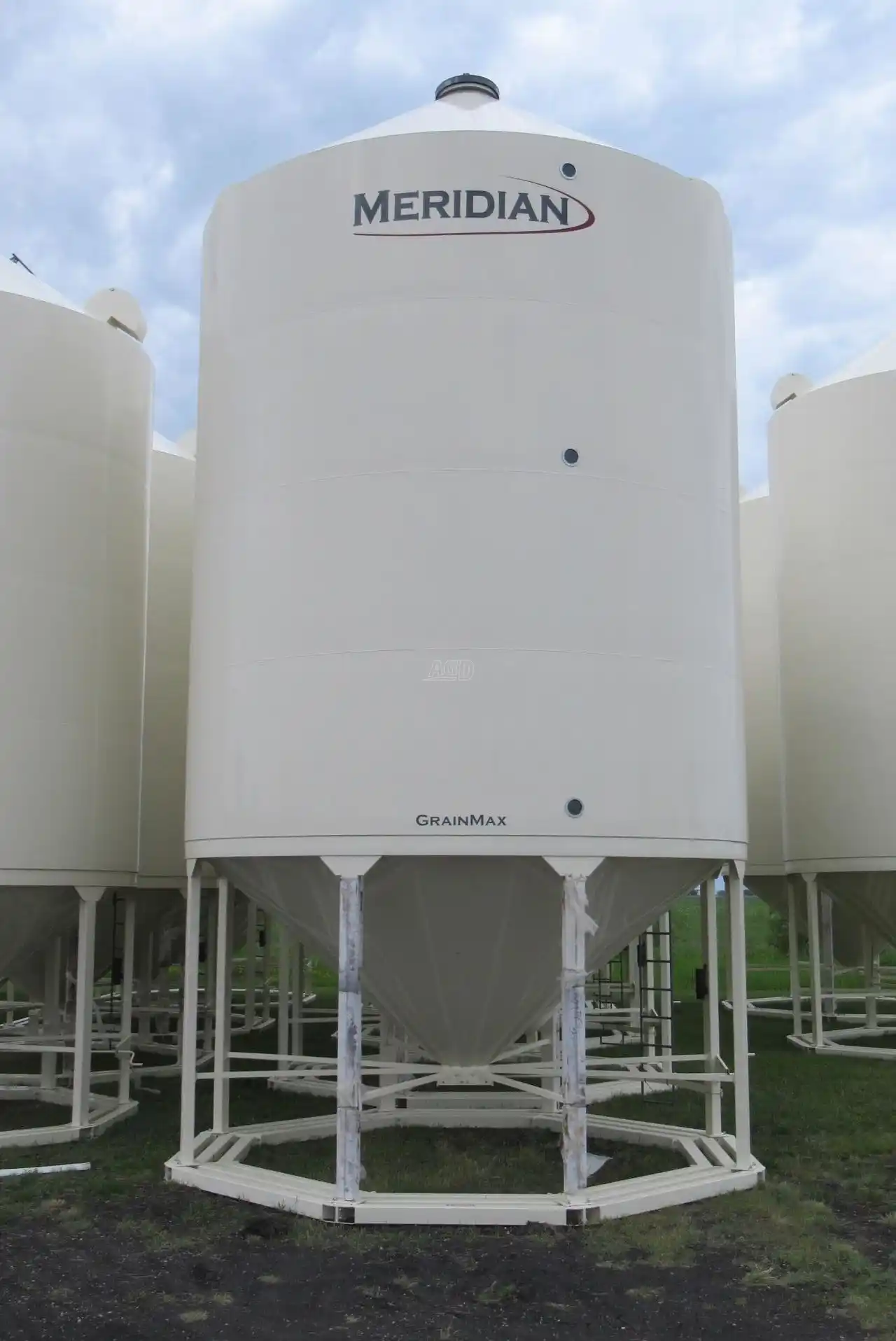 Gallery image 1 for New 2024 Meridian GM5300 Grain Bin