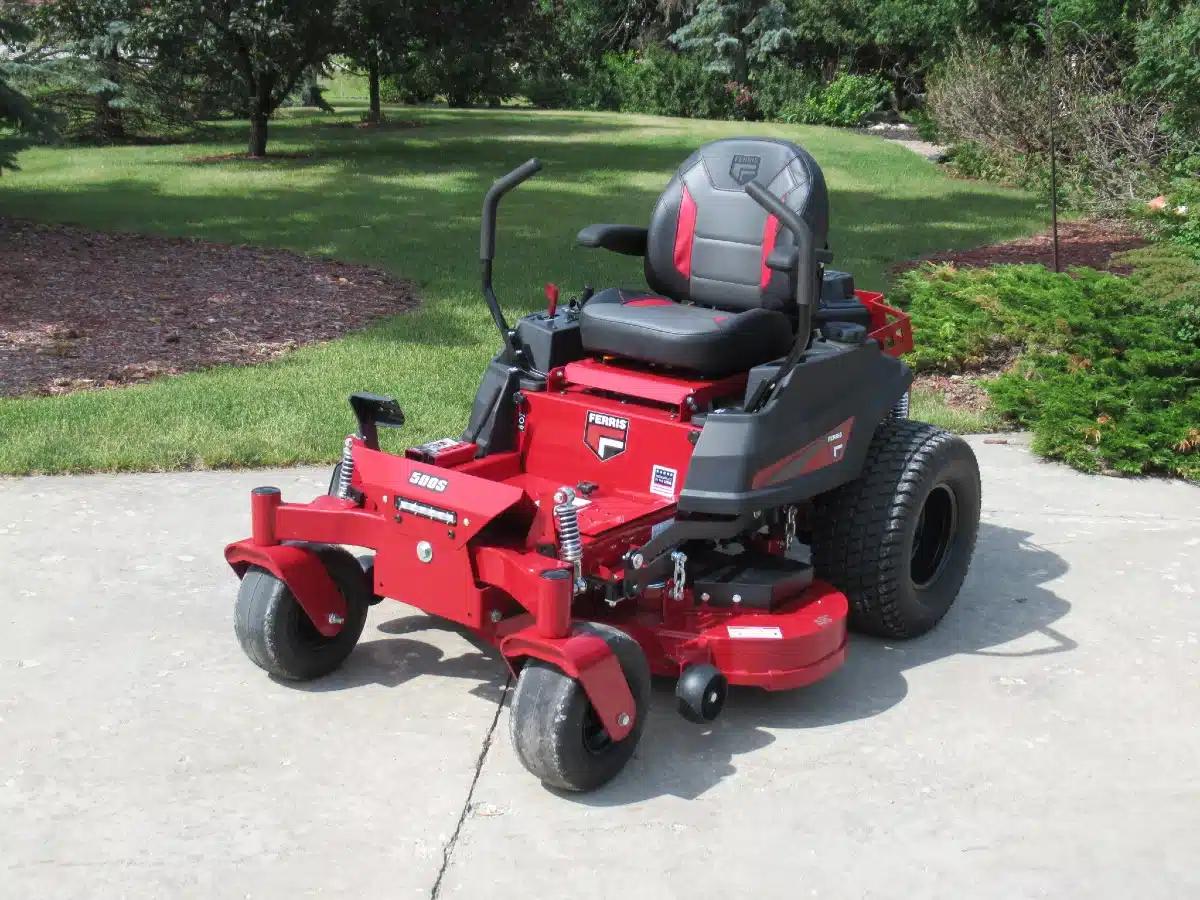 Gallery image 1 for New 2025 Ferris 400S Mower - Zero Turn