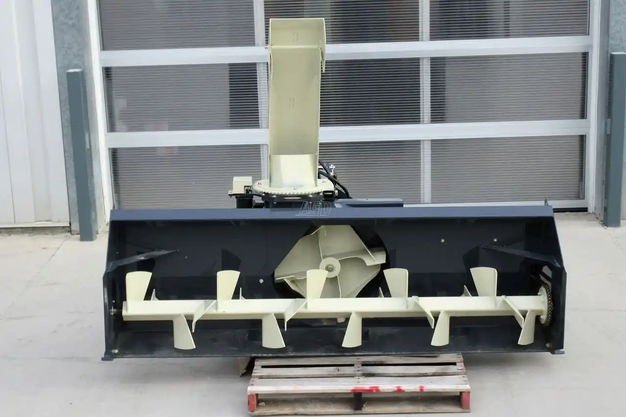 Gallery image 1 for New 2024 Farm King 840 Snow Blower