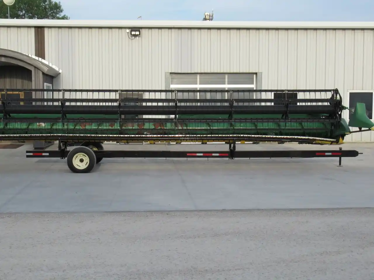 Gallery image 2 for Used 2004 John Deere 635F Header