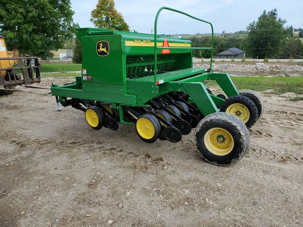 Gallery image 2 for Used 1997 John Deere 750 Drill