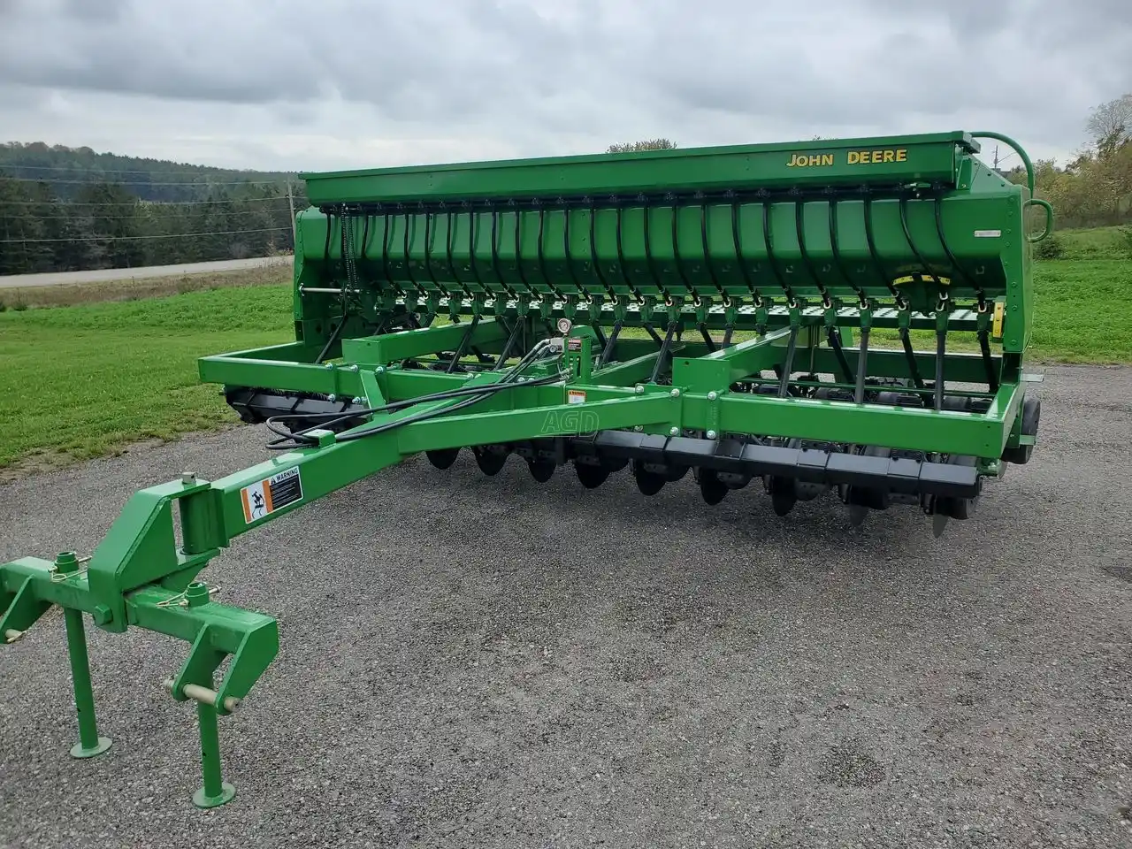 Gallery image 1 for Used 2001 John Deere 1560 Drill