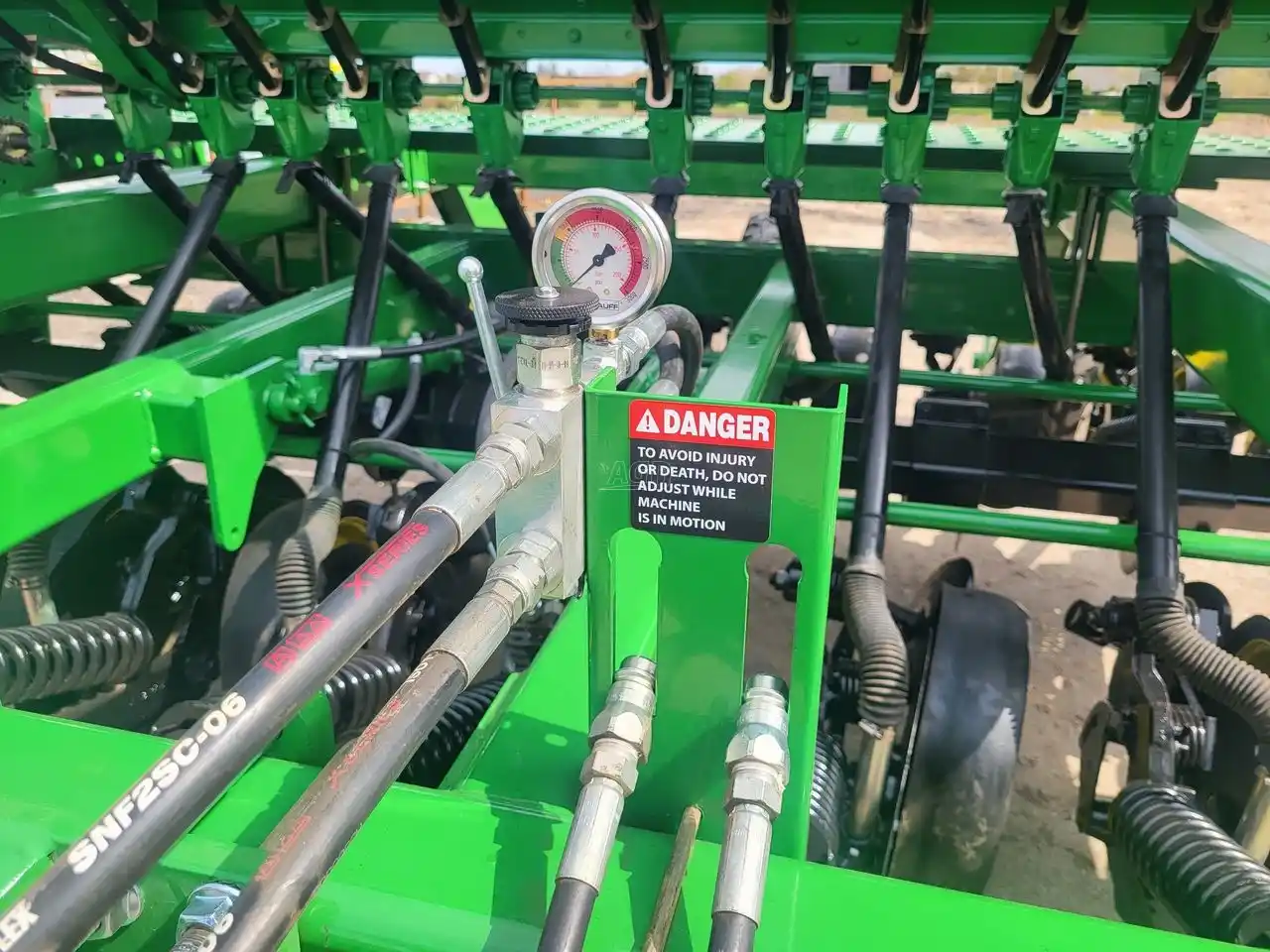 Gallery image 2 for Used 1997 John Deere 750 Drill