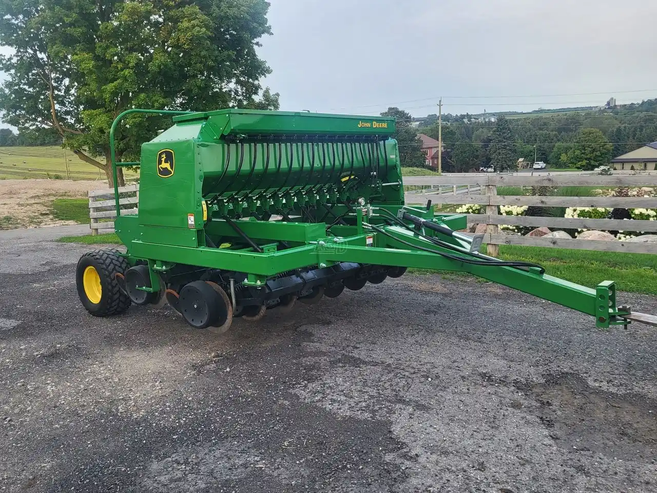 Used 1999 John Deere 1560 Drill