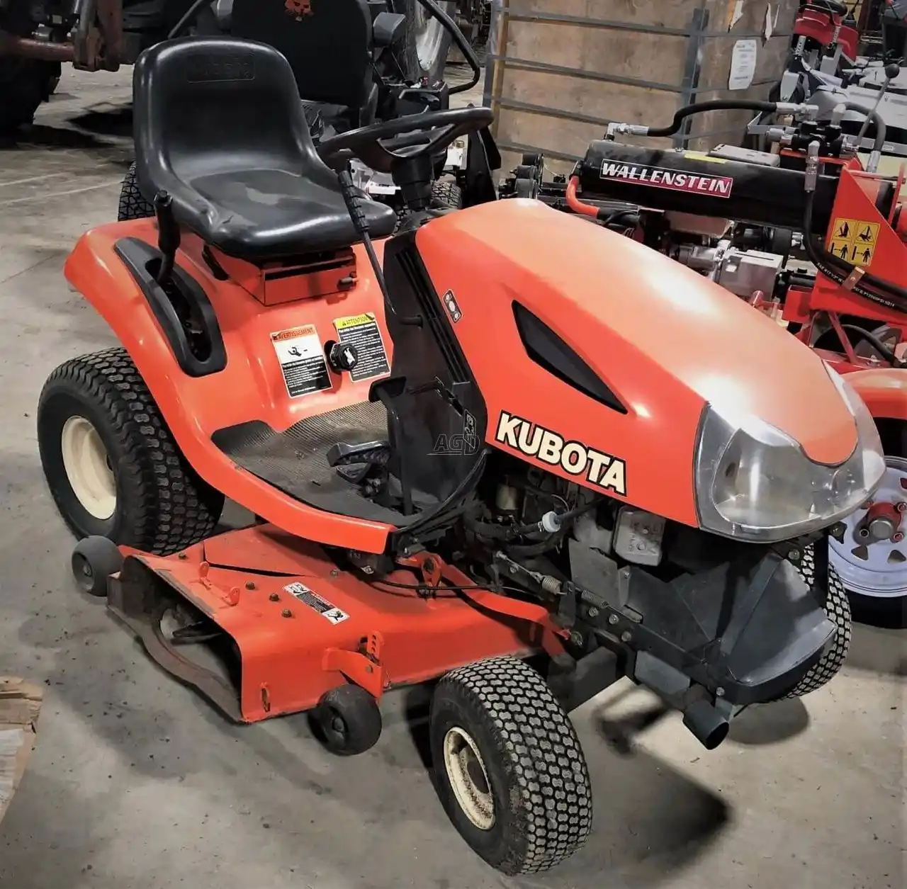 Gallery image 2 for Used Kubota T1870 Lawn Tractor