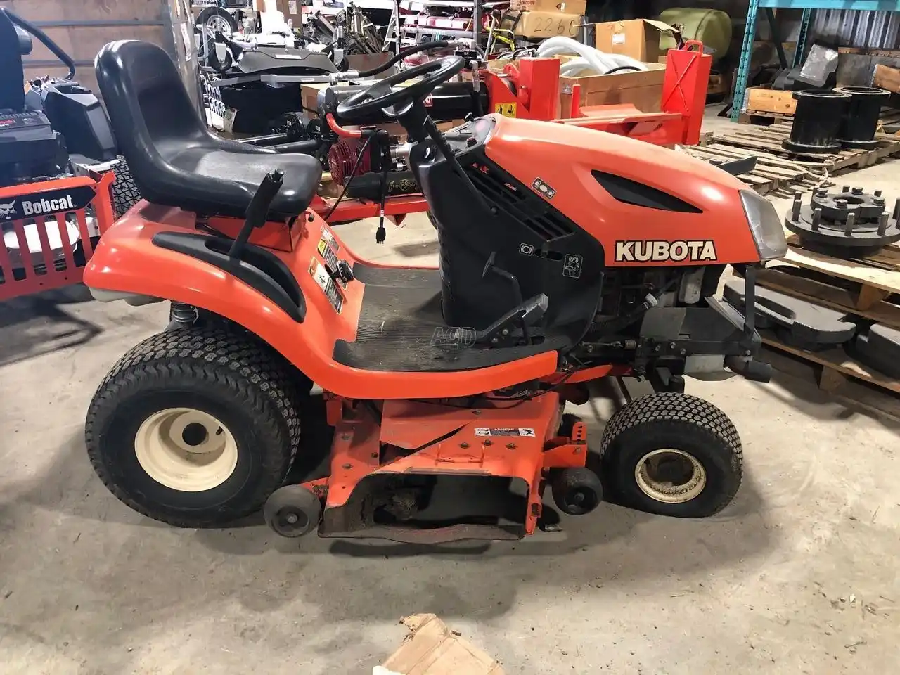 Gallery image 1 for Used Kubota T1870 Lawn Tractor