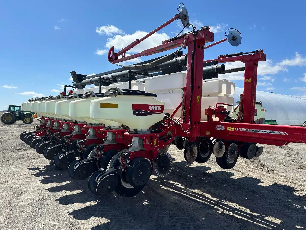 Gallery image 2 for Used 2013 Massey Ferguson 8186 Planter