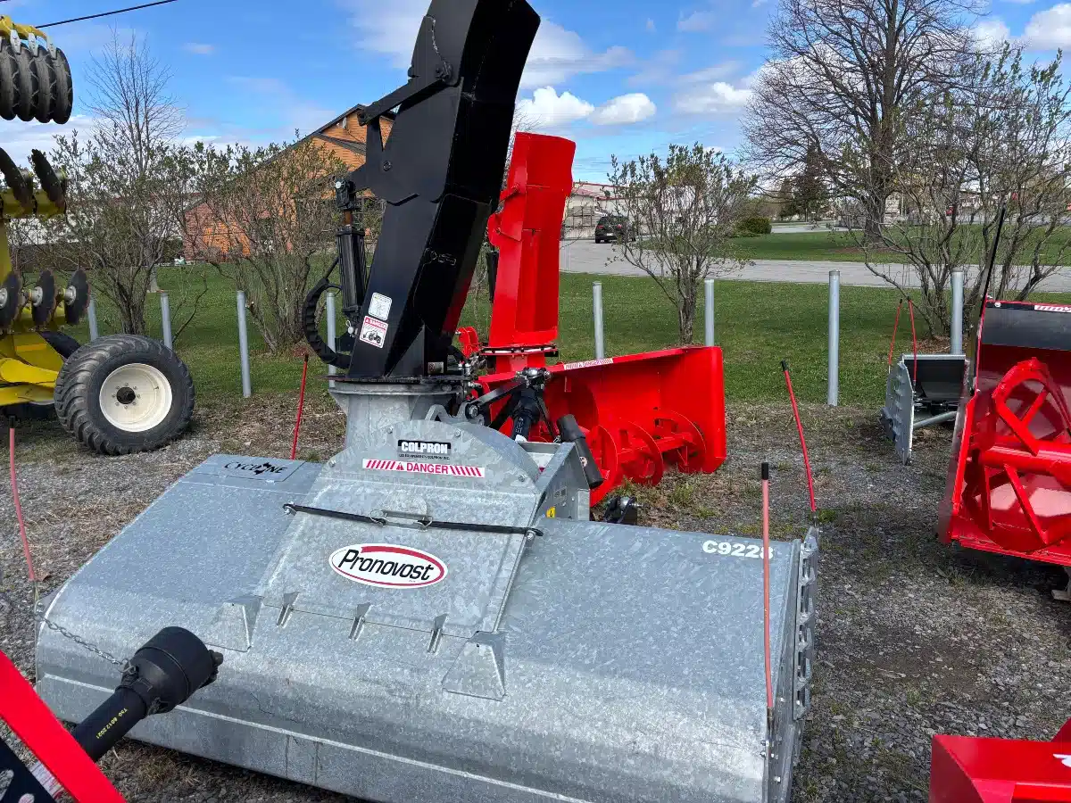 Gallery image 2 for Pronovost Cyclone C9228 Snow Blower