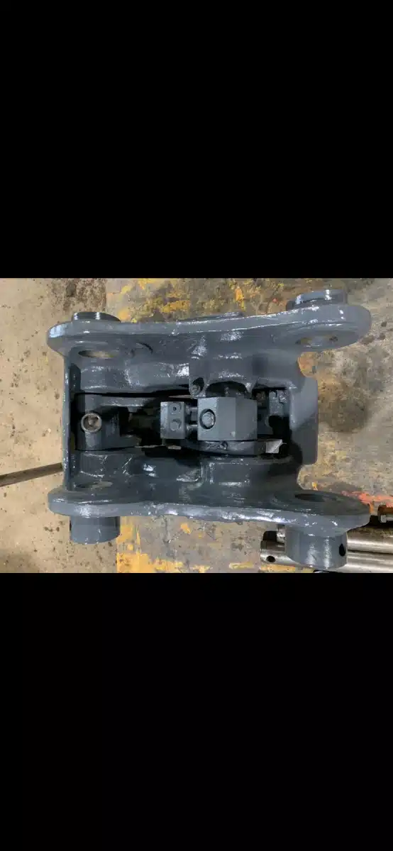 Gallery image 2 for Used JRB QUICK ATTACHE HYDRAULIQUE PIN GRABBER 50 mm Attachment