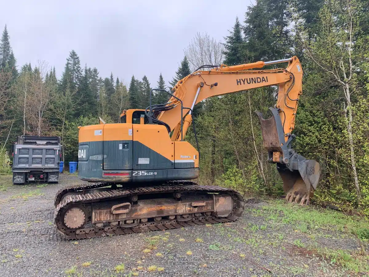 Gallery image 2 for 2012 Hyundai Ind ROBEX 235LCR-9 Excavator