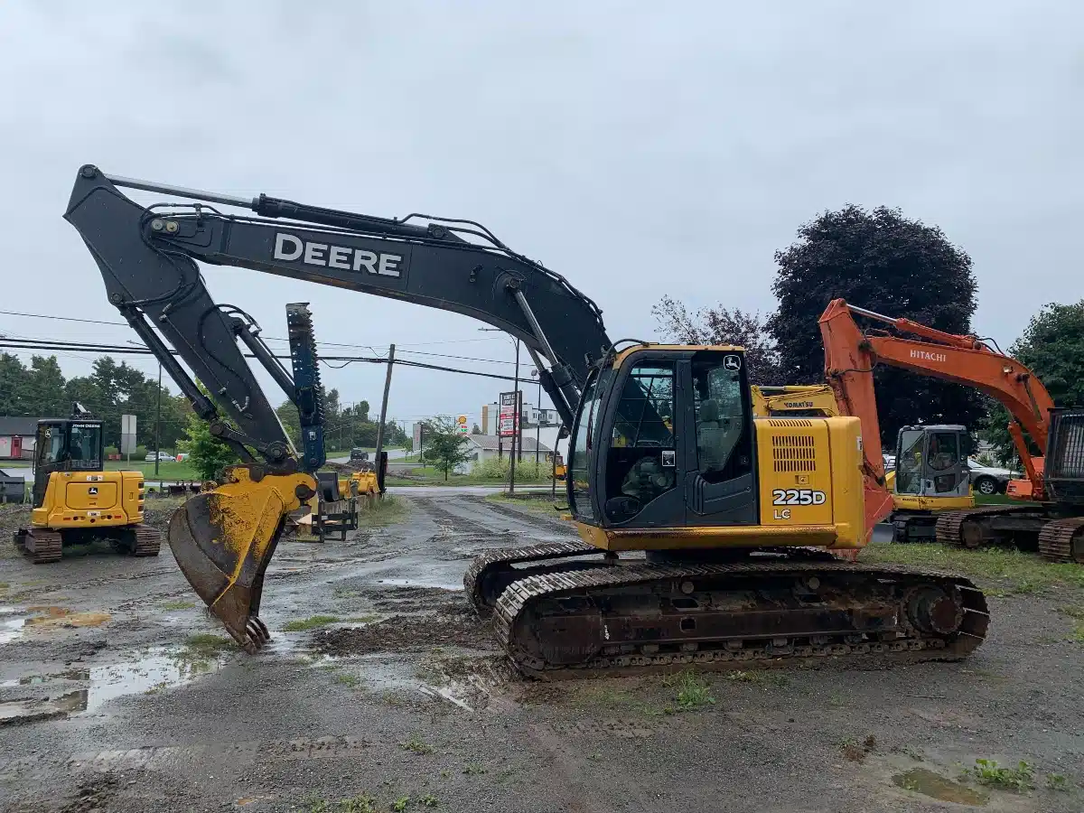 Gallery image 2 for Used 2013 John Deere 225DX Excavator