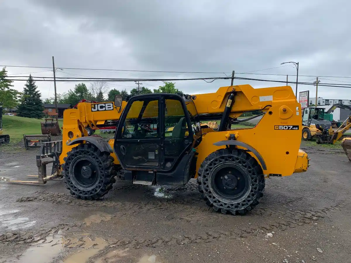 Gallery image 2 for Used 2016 JCB 507-42 TeleHandler