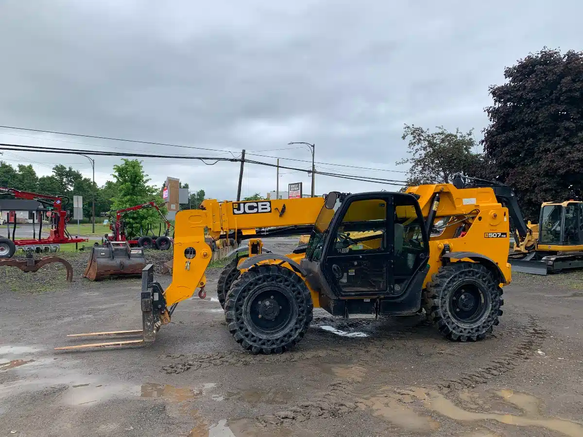 Gallery image 1 for Used 2016 JCB 507-42 TeleHandler