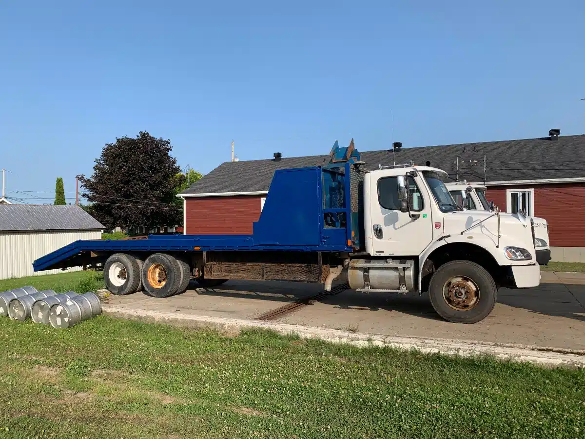 Gallery image 2 for Used 2006 Freightliner M2 112 Truck - Flatbed