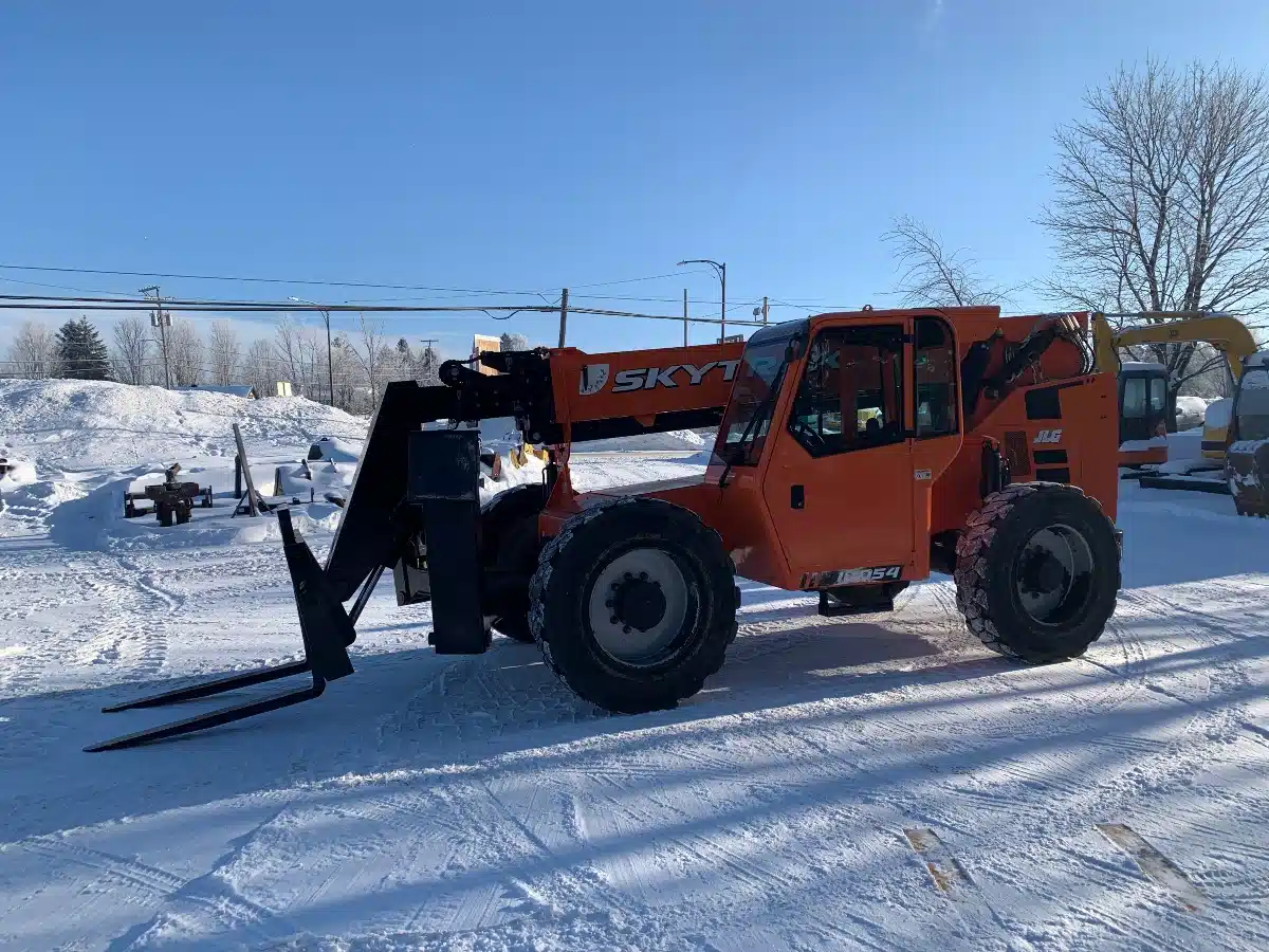 Gallery image 2 for 2017 SkyTrak 10054 TeleHandler