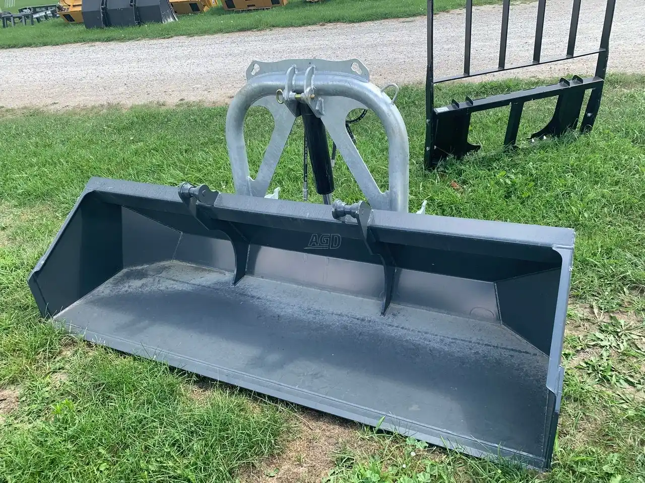 Gallery image 2 for New 2024 NC Engineering Tip Bucket Power Link Box Bucket