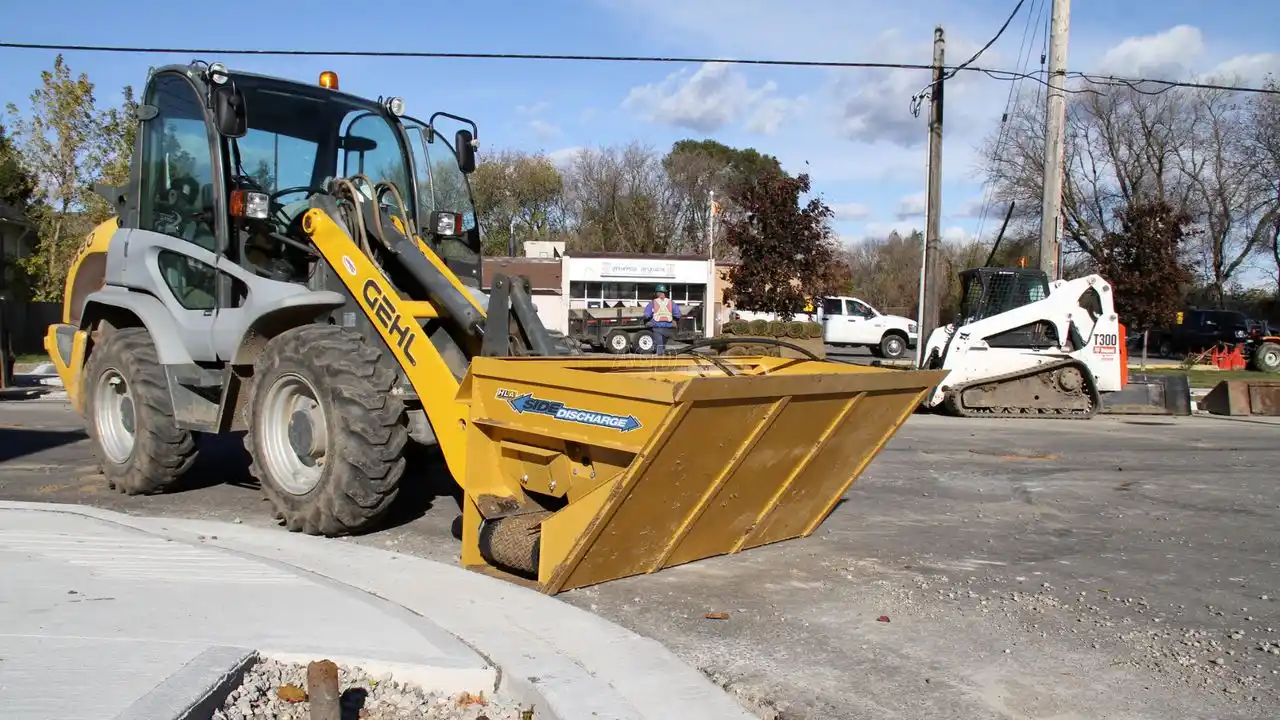 Gallery image 2 for New 2024 HLA Attachments SS72 SIDE DISCHARGE Bucket