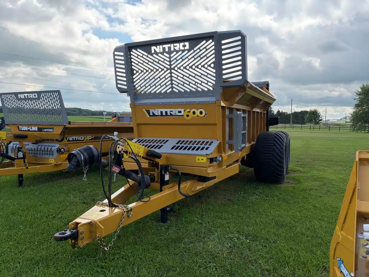 Photo de la Galerie 2 pour Tubeline Manufacturing NITRO 600 Épandeur à fumier