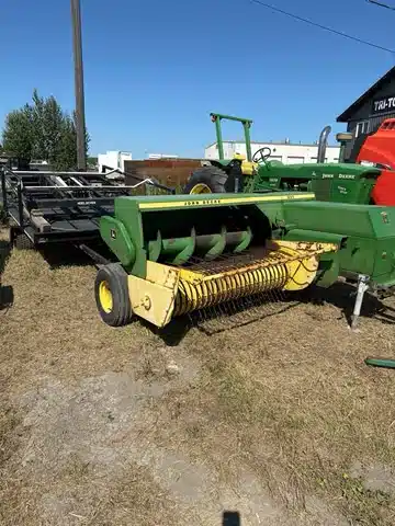 Gallery image 2 for Used 1986 John Deere 337 Square Baler - Small