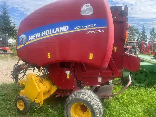 Gallery image 1 for 2015 New Holland ROLL-BELT 450 Round Baler