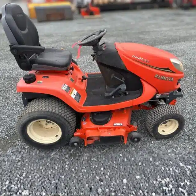 Gallery image 2 for 2018 Kubota GR2120 Lawn Tractor