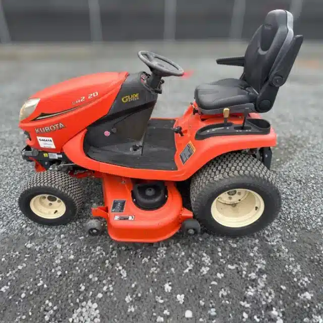 Gallery image 1 for 2018 Kubota GR2120 Lawn Tractor