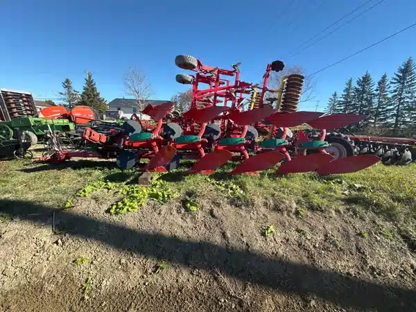 Gallery image 2 for 2022 Kverneland 6300S-115-5 Plow