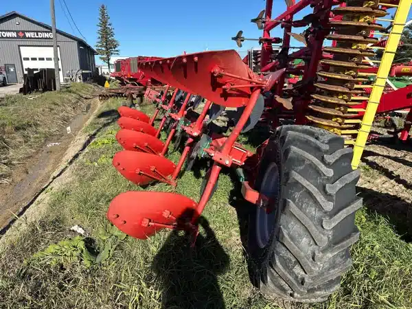 Gallery image 1 for 2022 Kverneland 6300S-115-5 Plow