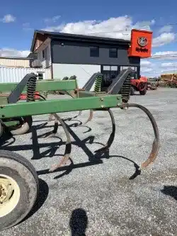 Gallery image 2 for John Deere 714 Disc Chisel