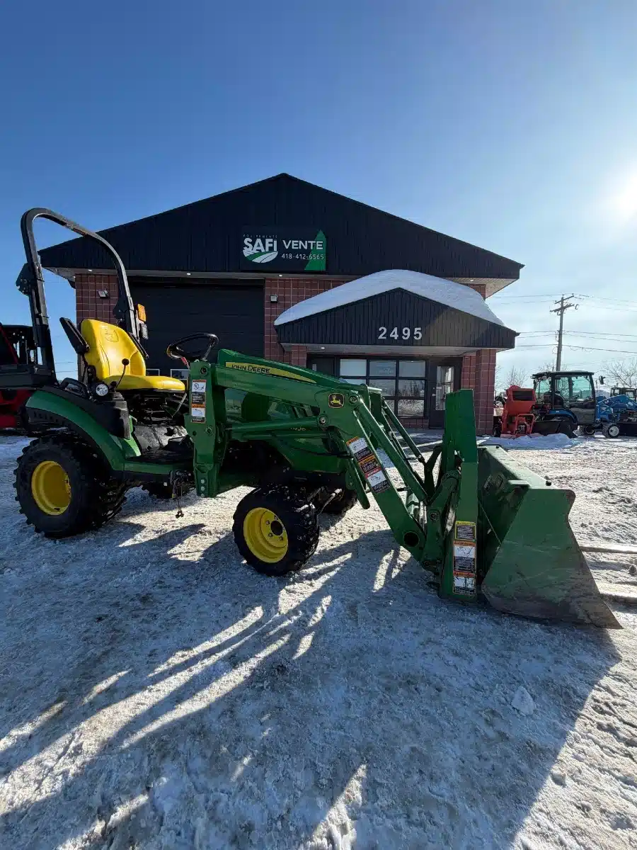 Gallery image 1 for 2015 John Deere 1025R Tractor