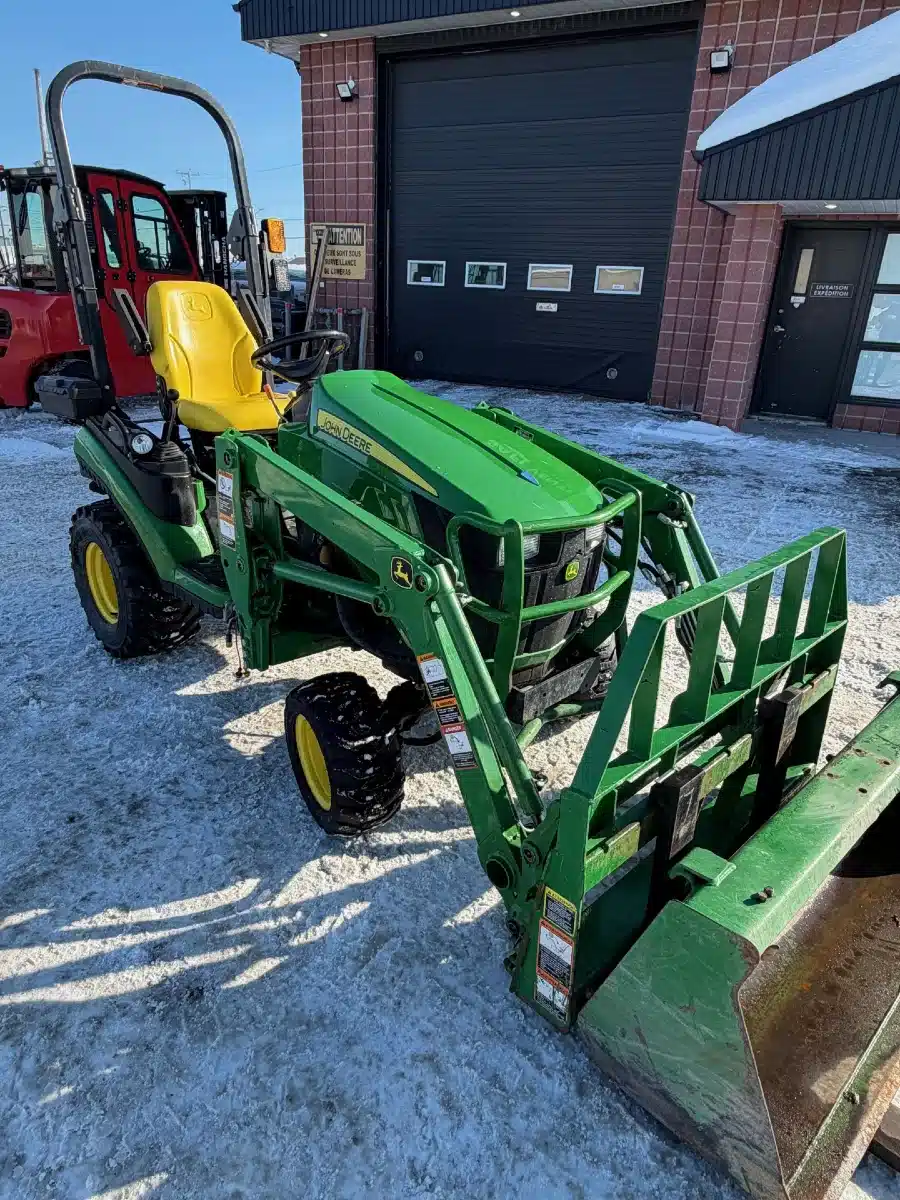 Gallery image 2 for 2015 John Deere 1025R Tractor