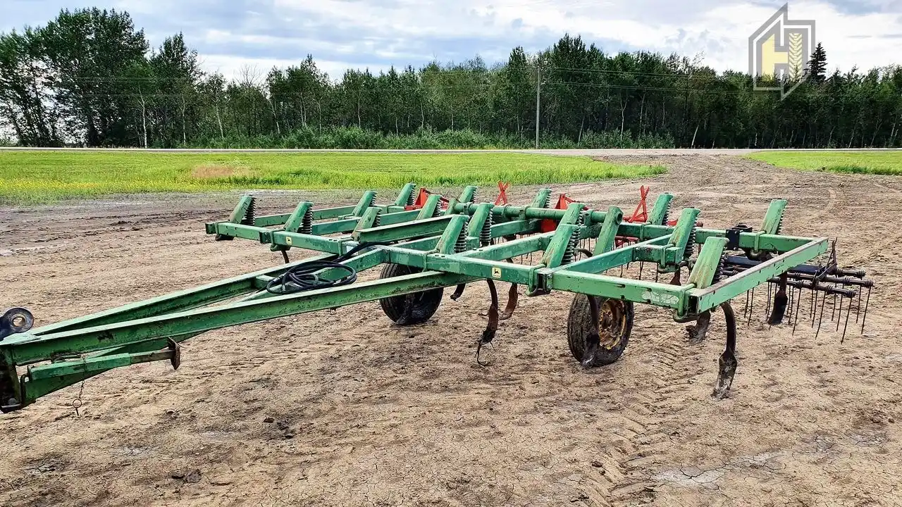 Gallery image 2 for Used John Deere E1600 Ripper