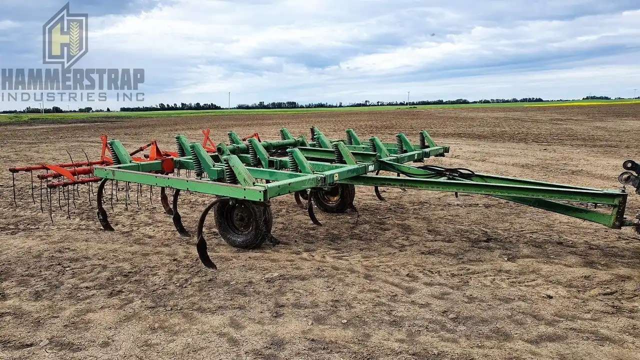 Gallery image 1 for Used John Deere E1600 Ripper