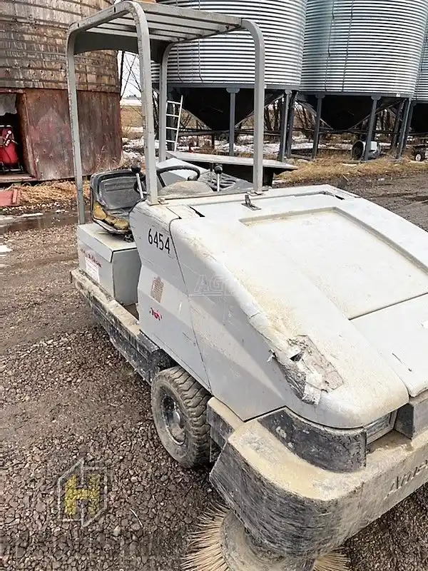 Gallery image 2 for Used American Lincoln Ride On Floor Sweeper Sweeper