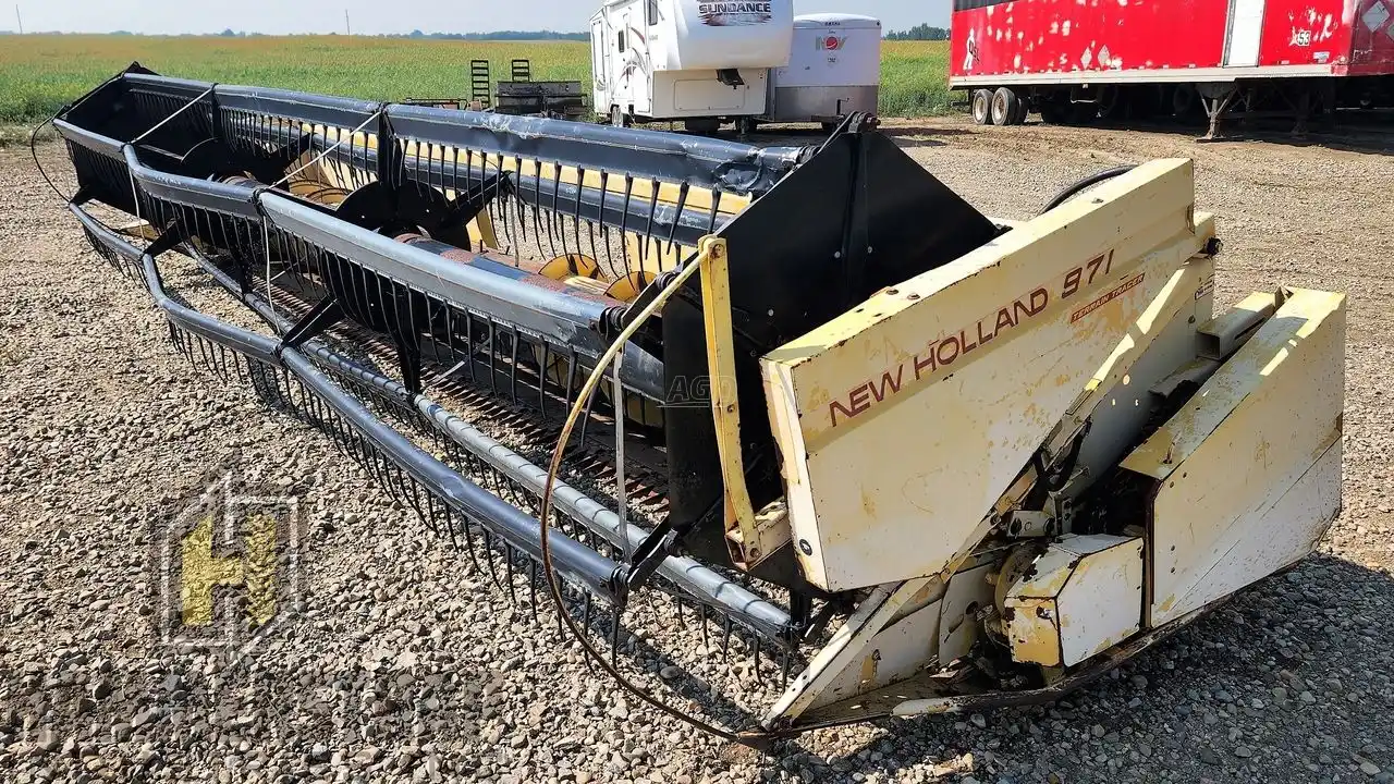 Gallery image 1 for Used New Holland 971 Header - Auger