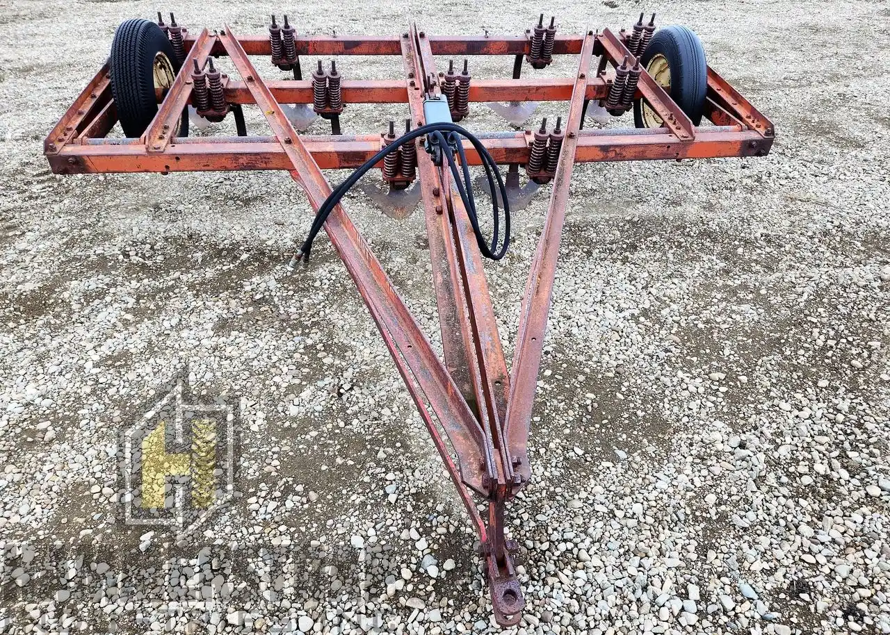 Gallery image 2 for Used Cockshutt 246 Cultivator