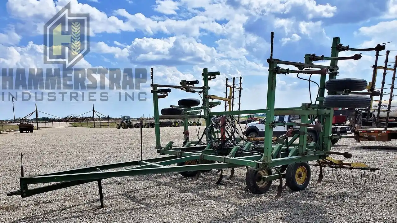 Gallery image 2 for Used John Deere 1600 Cultivator
