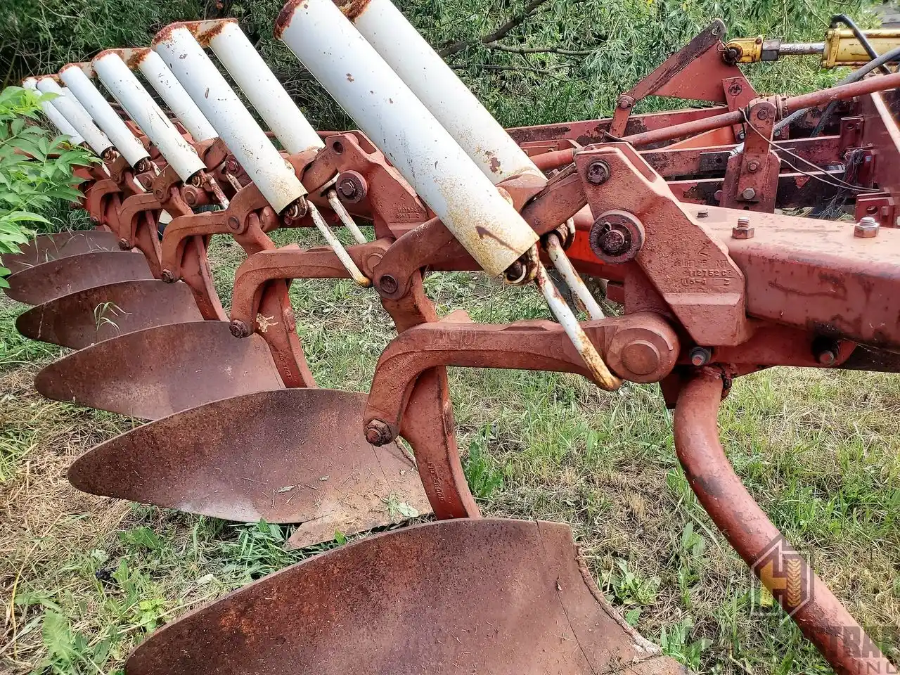 Gallery image 2 for Used International Harvester 770 Plow