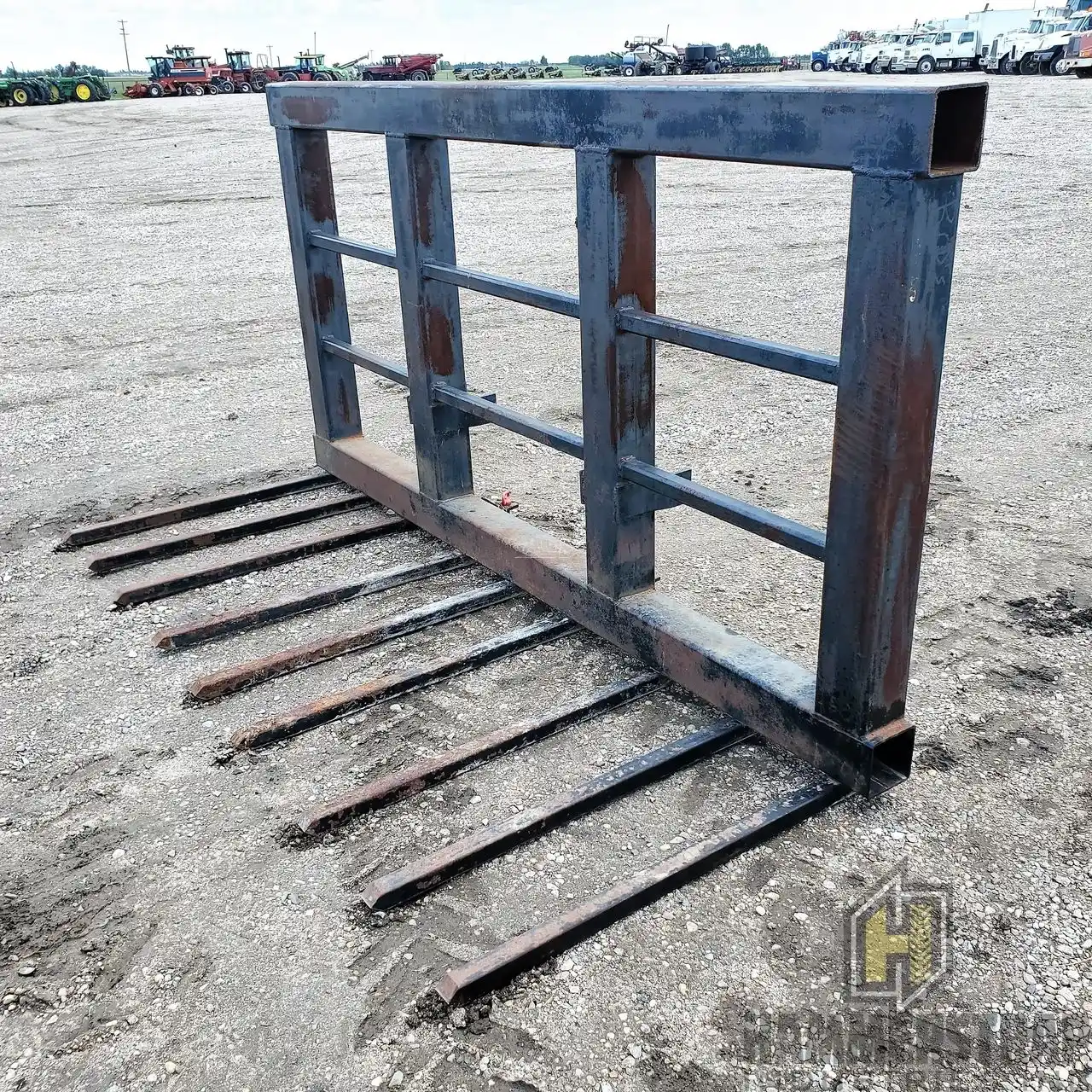 Gallery image 1 for Used Unspecified 118 inch Bale Stooker Bale Stooker