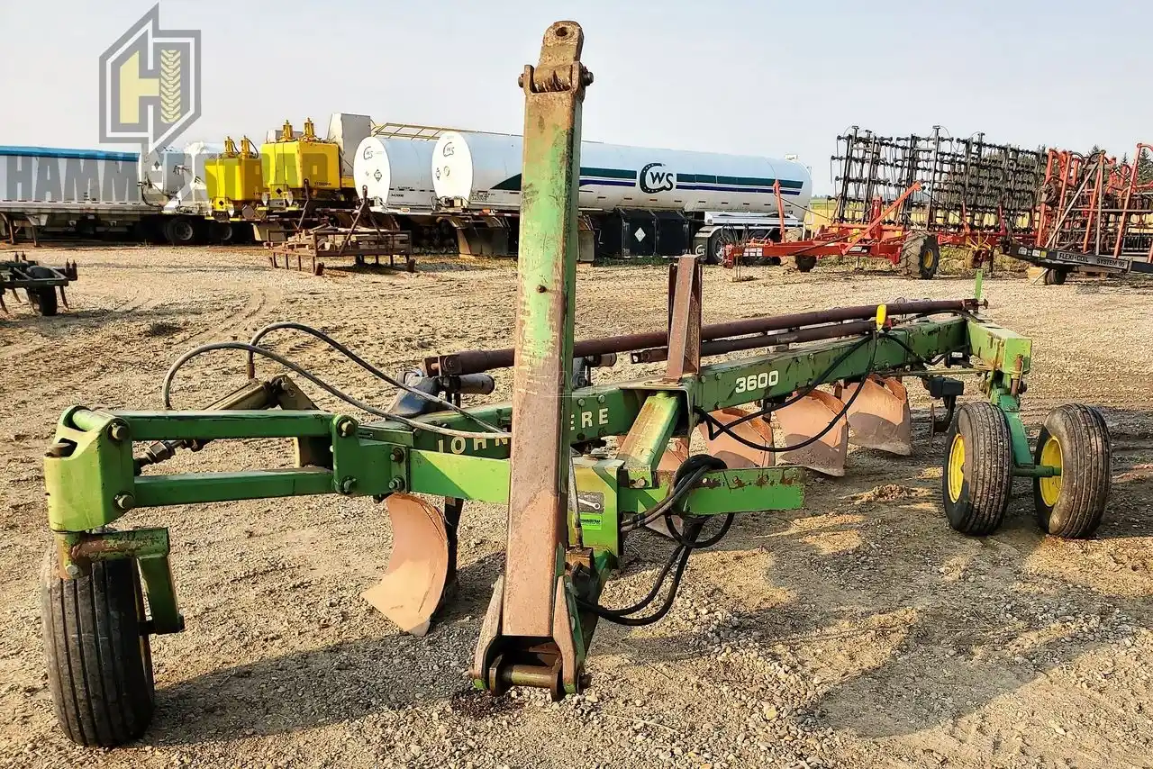 Gallery image 2 for Used John Deere 3600 Plow