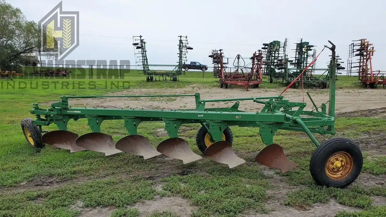 Gallery image 1 for Used John Deere 3100 Plow