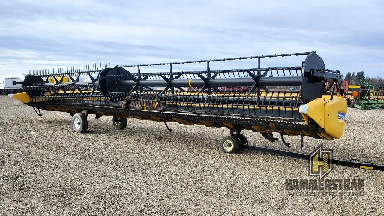 Gallery image 1 for Used 2014 New Holland 880CF Header - Draper