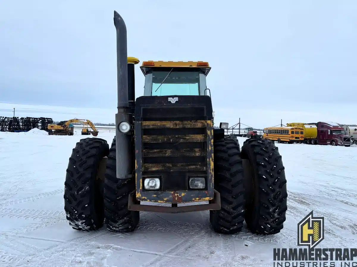 Gallery image 2 for 1985 Versatile 856 Tractor