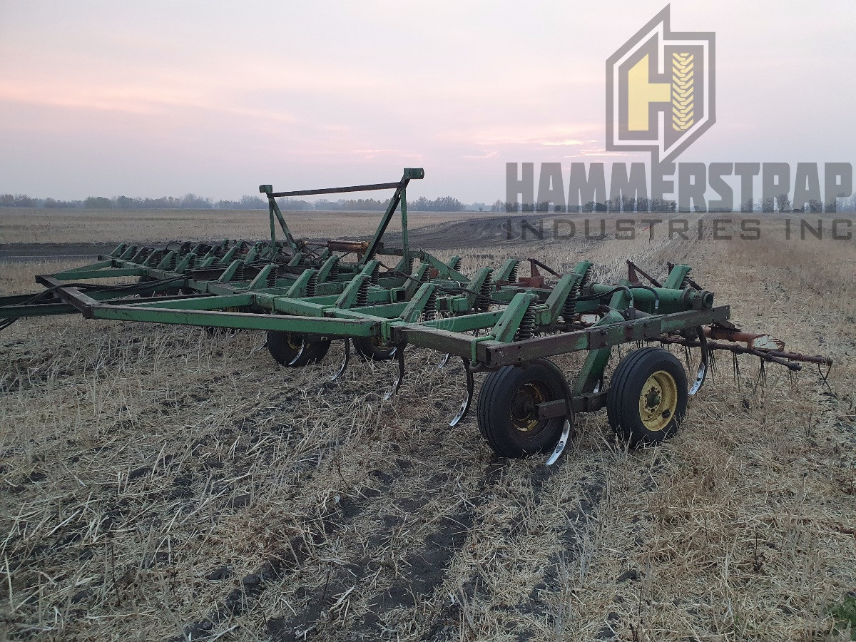 Gallery image 1 for Used John Deere 1600 Cultivator