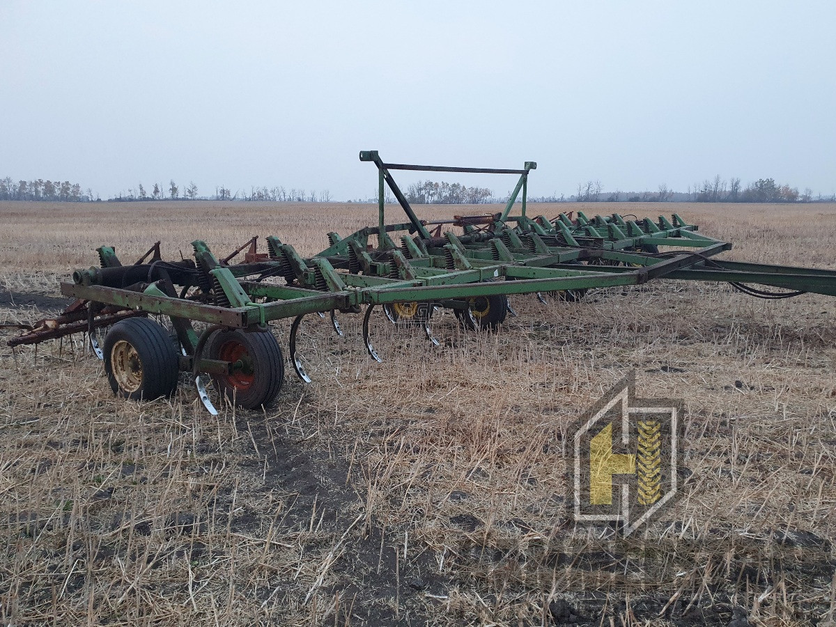 Gallery image 2 for Used John Deere 1600 Cultivator