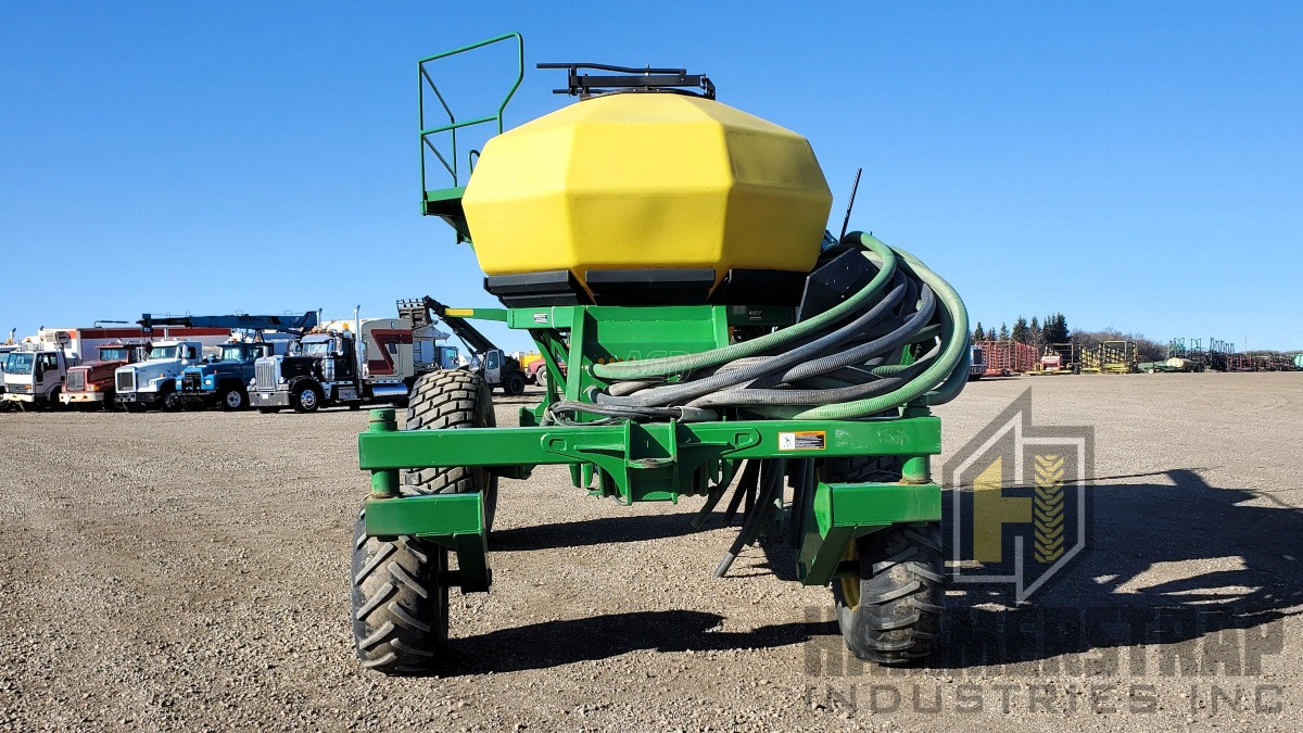 Gallery image 2 for Used 1999 John Deere 1900 Air Cart